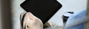 Yüksek teknoloji gadget ile Adam
