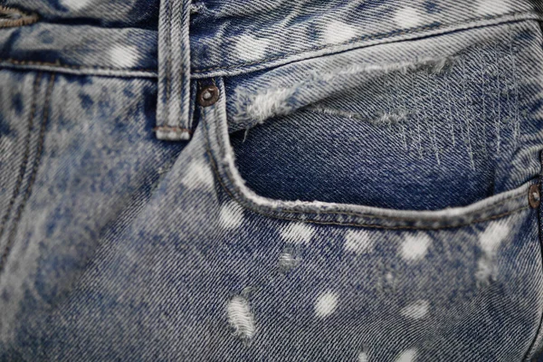 Bolso de jeans frontal com fios costurados closeup — Fotografia de Stock
