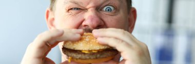 Hamburger yeme şampiyonası, hızlı yeme..