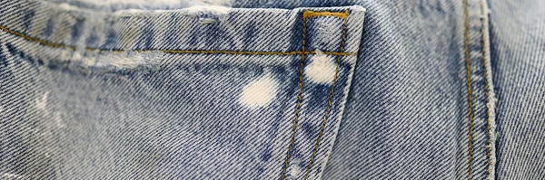 Denim arka cebi ve çizgi birbirine yakın.. — Stok fotoğraf