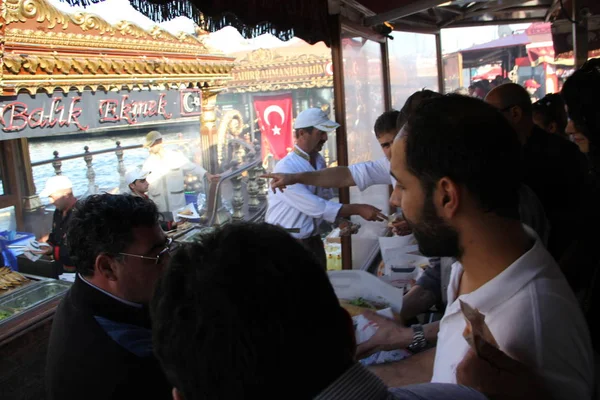 Pane Pesce Istanbul Eminonu — Foto Stock