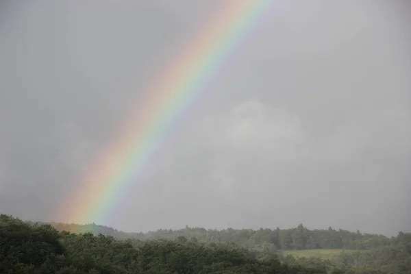 Chwili Gdy Rainbow Pokazuje Wszystkie Swoje Piękno Obrazek Stockowy