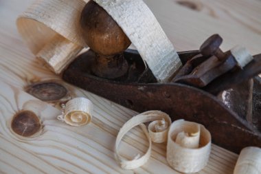 Marangozluk atölyesinde odun planlamacısı.