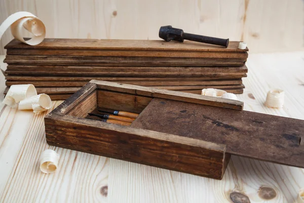Caja de herramientas con cortadores de madera — Foto de Stock