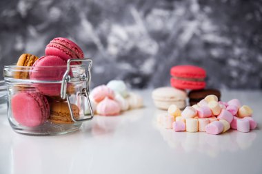 Marshmelows ile renkli macaroons