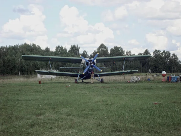 Gammalt Flygplan Asfalten — Stockfoto