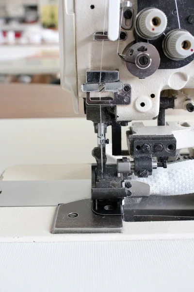 Gros Plan Sur Aiguille Industrielle Machine Coudre Usine Textile Machines — Photo