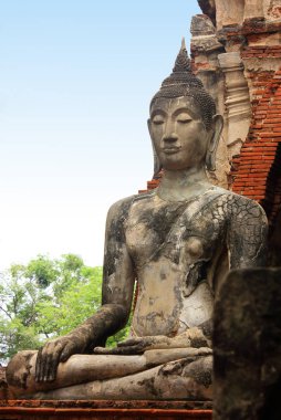 Antik tapınak Wat Phra Sri Sanphet Buda heykeli.