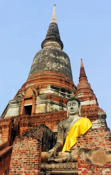 Estatua de Buda en el antiguo templo Wat Phra Sri Sanphet, antiguo Palacio Real. Ayutthaya, Tailandia . —  Fotos de Stock