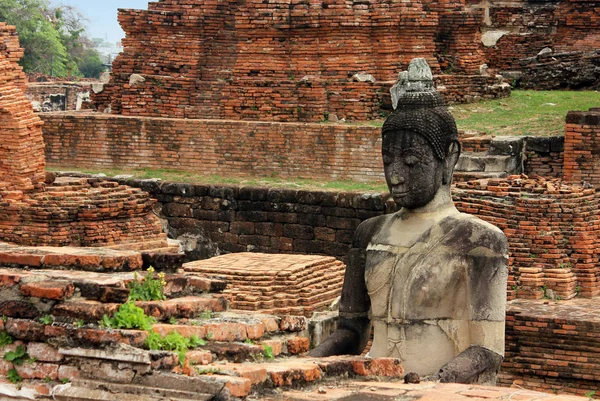 Estatua de Buda en el antiguo templo Wat Phra Sri Sanphet . —  Fotos de Stock