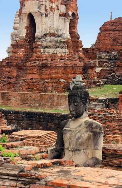 Estatua de Buda en el antiguo templo Wat Phra Sri Sanphet . —  Fotos de Stock