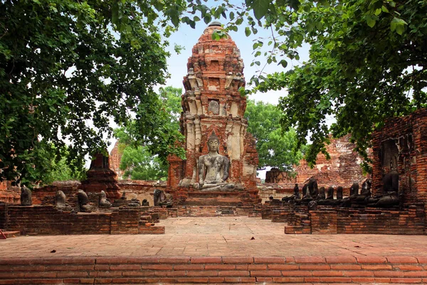 Estatua de Buda en el antiguo templo Wat Phra Sri Sanphet . —  Fotos de Stock