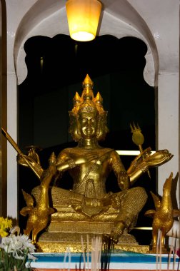 Bangkok, Tayland'da Phra Phrom'a küçük ibadet sunağı.