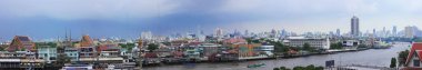 Chao Phraya Nehri gösteren Bangkok panoramik görüntü.