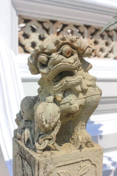 Detalle del Guardián León en Wat Phra Kaew, Templo del Buda Esmeralda . — Foto de Stock