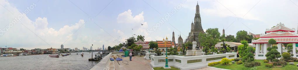 Panoramic image of Bangkok showing the Wat Arun, Temple of Dawn.