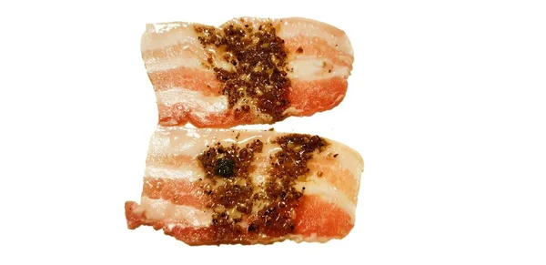 Carne Crua Bacon Cru Com Pimenta Preta Isolada Fundo Branco — Fotografia de Stock