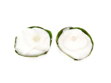 Tay tatlı tarzı, beyaz arka plan, iki izole hindistan cevizi tepesi ile puding Üst görünümü