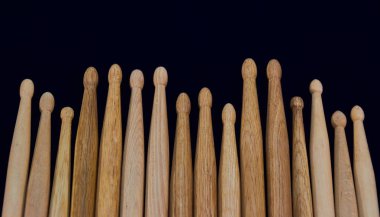 Koyu arka plan üzerinde baget çit