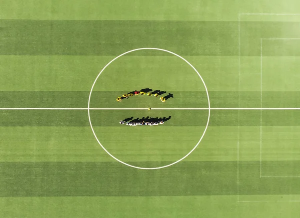 Voetbalveld Van Bovenaf Luchtfoto Van Een Voetbalwedstrijd Stockafbeelding