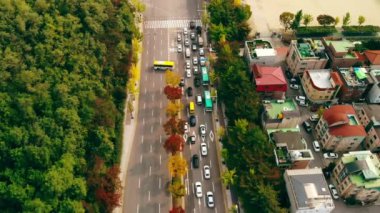 Güney Kore 'de Seul 'de yolda 4k araba trafiği