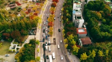 Güney Kore 'de Seul 'de yolda 4k araba trafiği