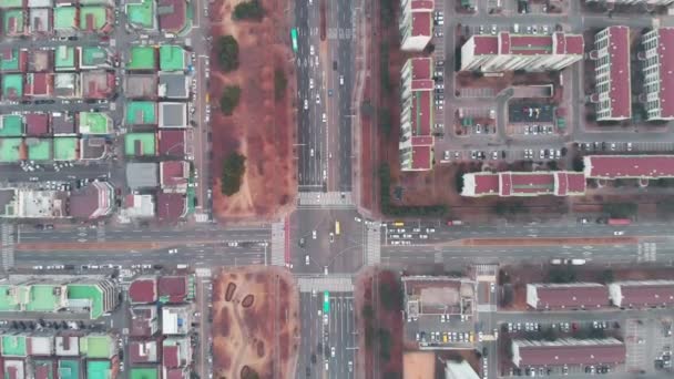 韩国首尔路上的汽车交通 — 图库视频影像