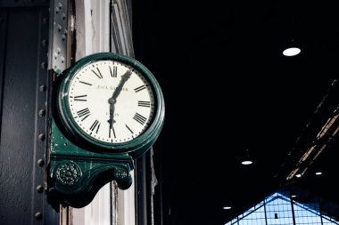 Eski tren istasyonu saat