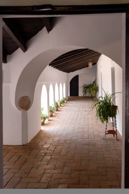 Huelva 'daki La Rabida Manastırı. Kristof Kolomb 'un seyahatini organize etmeye başladığı yerde Mudejar sanatı. Huelva, Endülüs, İspanya.