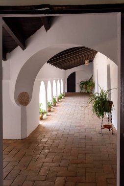 Huelva 'daki La Rabida Manastırı. Kristof Kolomb 'un seyahatini organize etmeye başladığı yerde Mudejar sanatı. Huelva, Endülüs, İspanya.