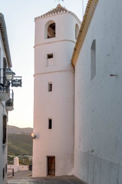 Zahara de la Sierra. İspanya 'nın Endülüs eyaletinin Cadiz ilçesine bağlı tipik bir beyaz köy.