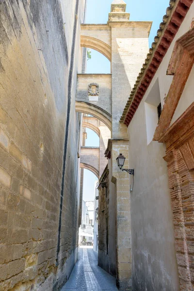 Arcos de la Frontera. Endülüs 'ün Cadiz ilçesine bağlı tipik bir beyaz köy.