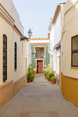 Niebla, İspanya 'nın güneyinde, Huelva eyaletinin tipik bir kasabasıdır. Endülüs