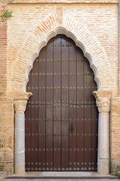 Niebla, İspanya 'nın güneyinde, Huelva eyaletinin tipik bir kasabasıdır. Endülüs