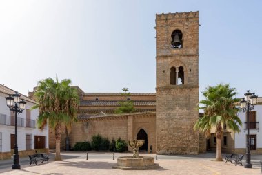 Niebla, İspanya 'nın güneyinde, Huelva eyaletinin tipik bir kasabasıdır. Endülüs