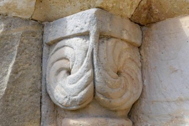 Basconcillos del Tozo, Burgos, Castilla y Leon, İspanya 'daki San Cosme y San Damian kilisesinin Roma başkentleri.