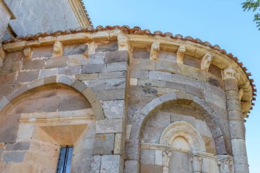 La Piedra, Burgos, Castilla y Leon, İspanya 'daki Santa Maria Kilisesi' nin Romanesk kilisesi.