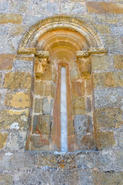 アルバカストロのロマネスク様式の教会 ブルゴス県の放棄された町 カスティーリャ レオン州 スペイン北部 — ストック写真