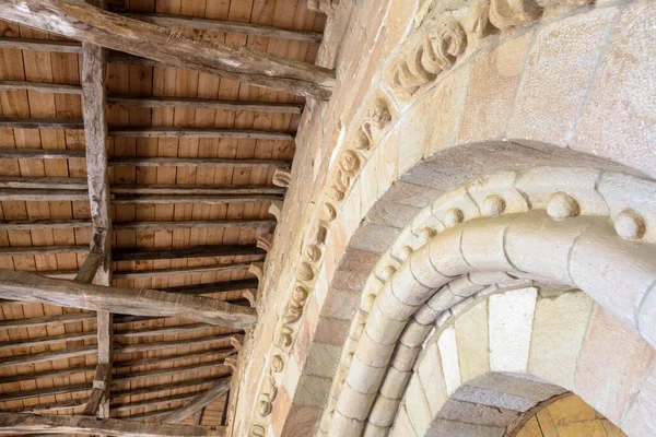 Detalles Iglesia Rebolledo Torre Burgos Iglesia Con Maravilloso Pórtico Románico — Foto de Stock