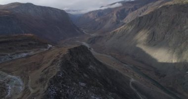  Sonbaharda Chulyshmanskaya Vadisi, Altay, Rusya Federasyonu 5