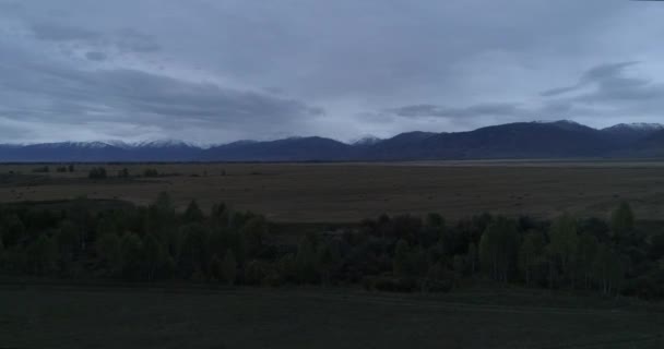 Vale Uimon Altai Com Campos Feno Sobre Ele Pôr Sol — Vídeo de Stock