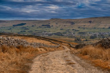 Büyük Shunner Fell doğru Pennine Yolu