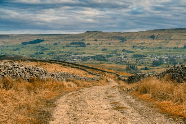 Büyük Shunner Fell doğru Pennine Yolu