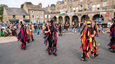 01.09.2018 Settle, North Yorkshire, UK Morris dans, İngiliz folk dansının bir türüdür. Ritmik adımlar ve koreografili figürlerin uygulanması üzerine kuruludur.