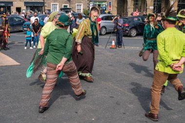01.09.2018 Settle, North Yorkshire, UK Morris dans, İngiliz folk dansının bir türüdür. Ritmik adımlar ve koreografili figürlerin uygulanması üzerine kuruludur.