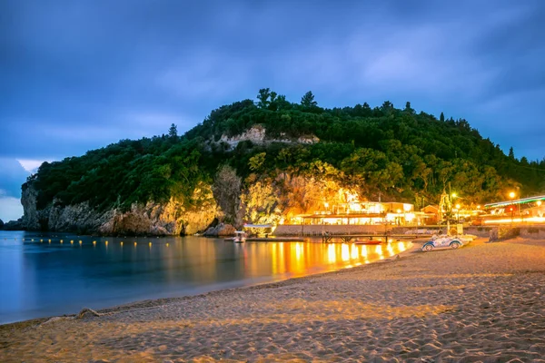 Playa Paleokastritsa Por Noche Corfú Grecia Imágenes de stock libres de derechos