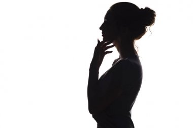 beyaz izole arka plan üzerinde çene yakın el ile genç bir zarif kadının silueti, güzel bir kızın yüz profili