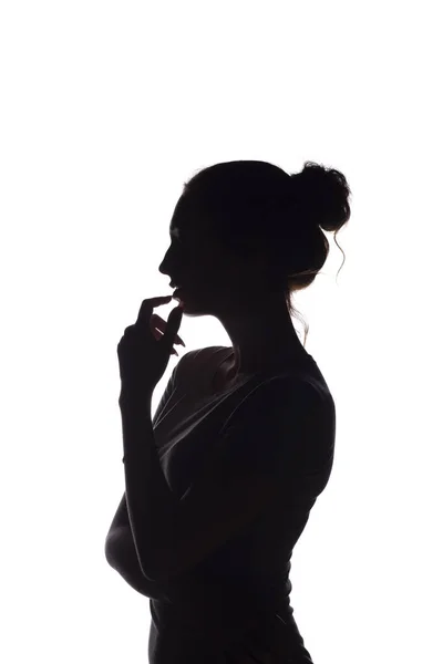 Profilo ritratto di bella ragazza con i capelli raccolti a mano, silhouette di una donna su uno sfondo bianco isolato, concetto di bellezza e moda — Foto Stock