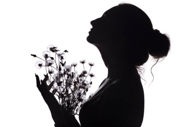 çiçek bir buket ile kız silueti, kadın yüz profili beyaz izole arka plan üzerinde yukarı bakıyor