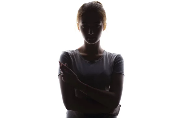 Silhueta de uma jovem mulher séria e confiante olhando em linha reta, menina bonita em um fundo isolado branco — Fotografia de Stock